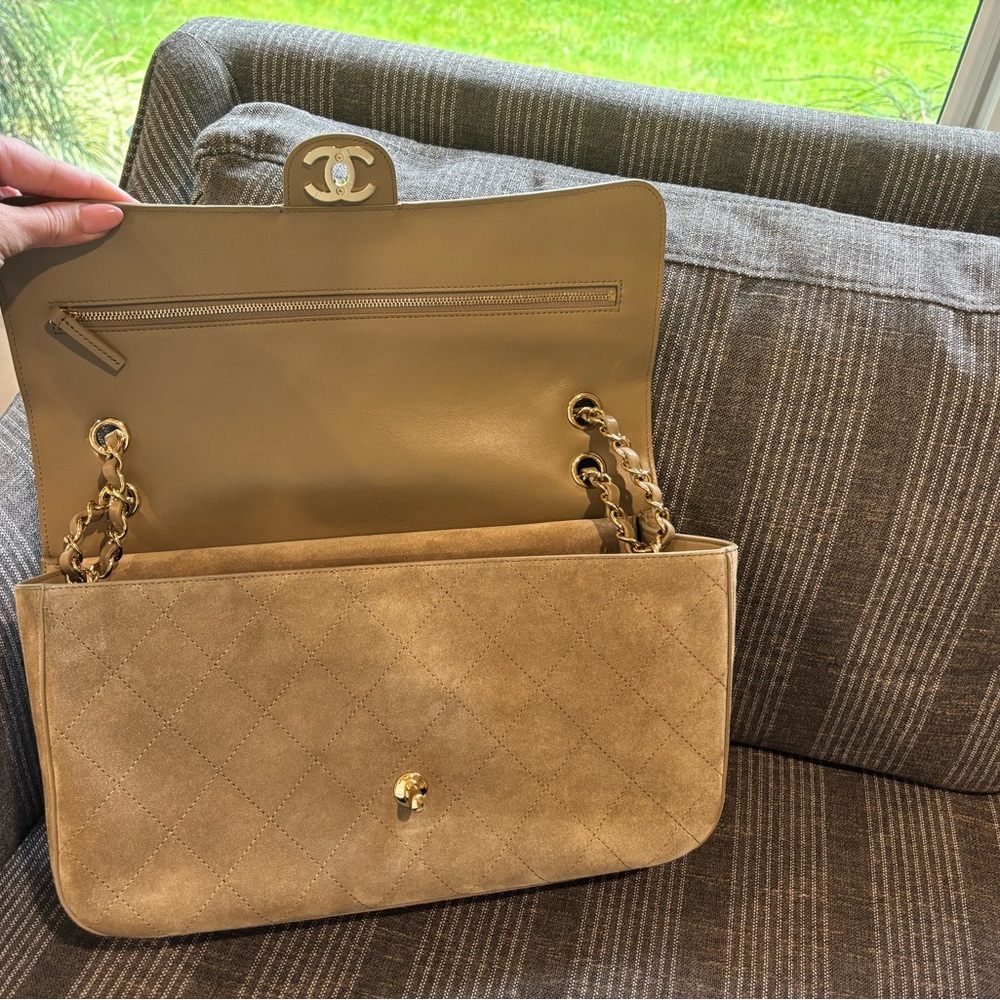 CHANEL maxi flap suede 2026 NEW - Picture 11 of 16